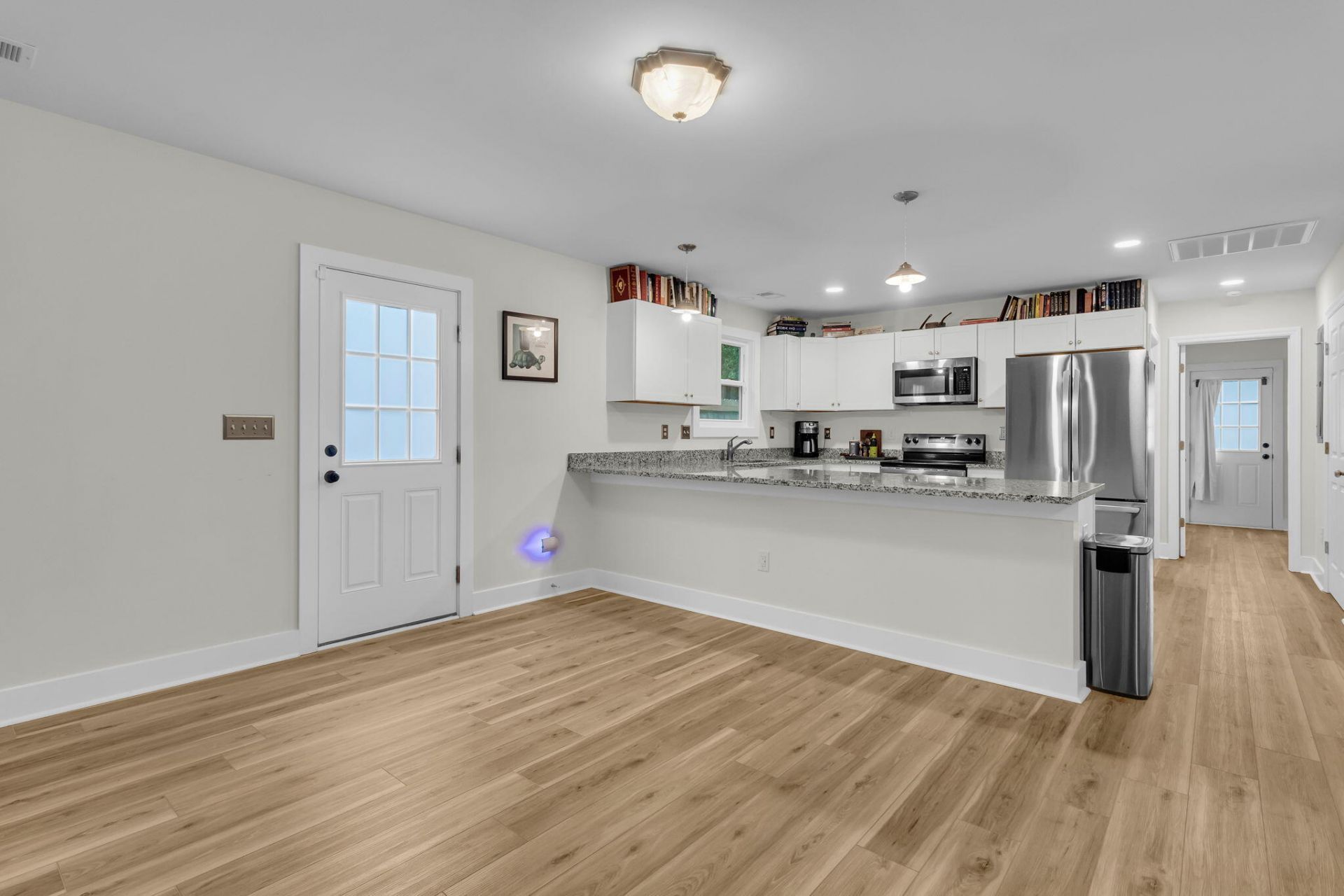 6961 Raymond Avenue Photo 10