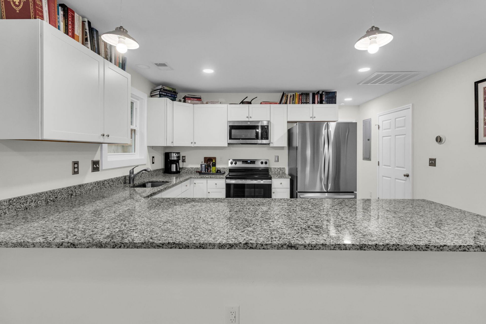 6961 Raymond Avenue Photo 12