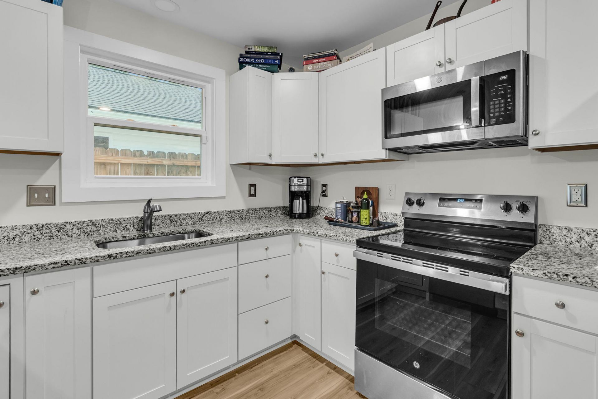 6961 Raymond Avenue Photo 14