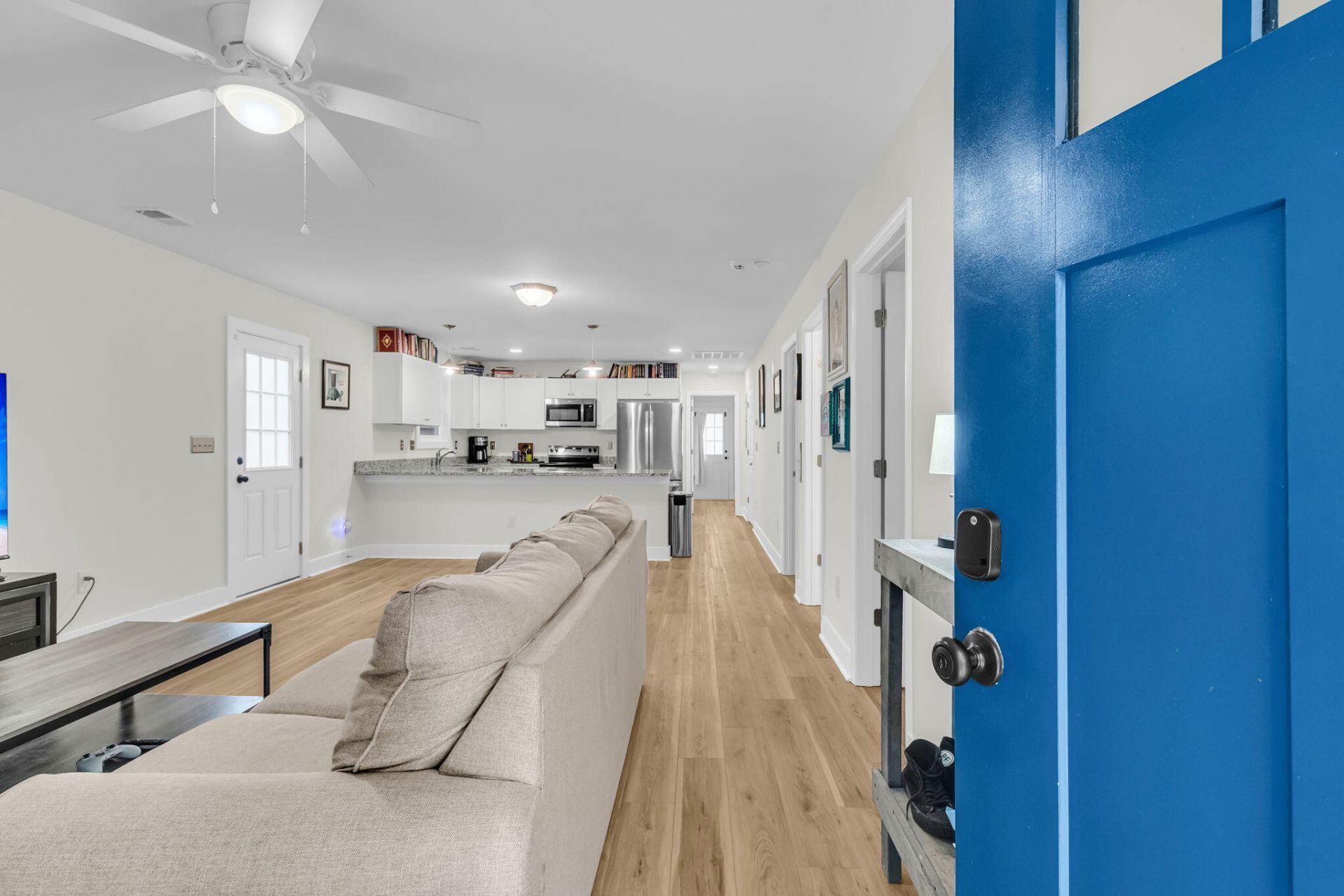 6961 Raymond Avenue Photo 4