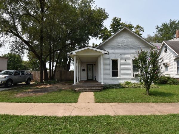 1432 Sycamore Street , Columbus, IN 47201