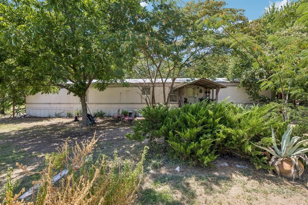 192 Oak Meadows Drive, Springtown, TX 76082 Main Photo