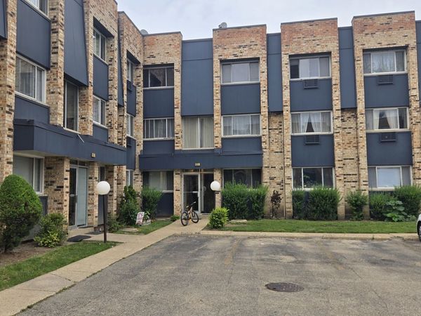 8655 1/2 W Foster Avenue , Unit 3B, Chicago, IL 60656