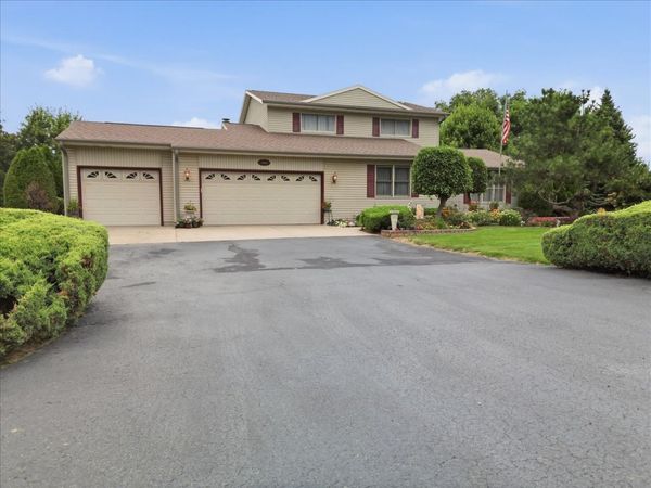 3606 E 20th Street, Sterling, IL 61081