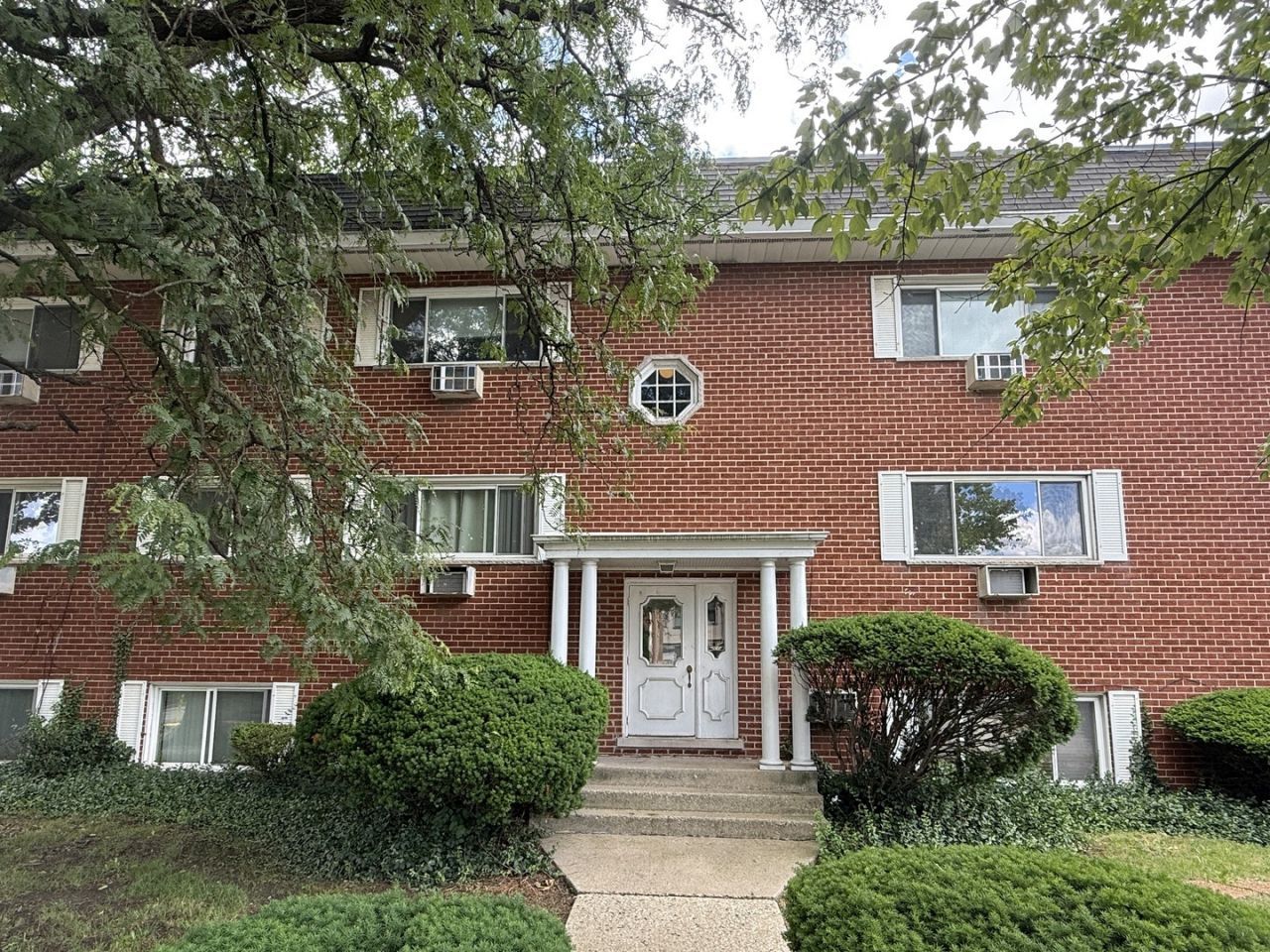 727 S Maple Avenue, Unit 302, Oak Park, IL 60304 Main Photo