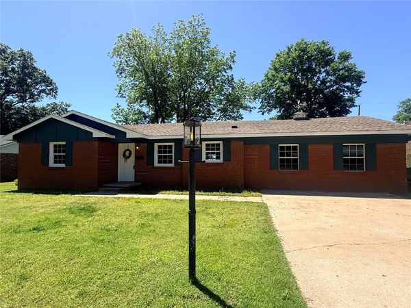 221 Rodman Circle , Muskogee, OK 74403