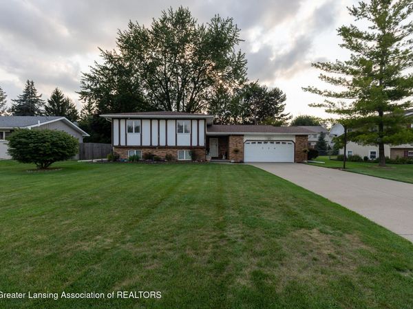 324 Kenway Drive, Lansing, MI 48917