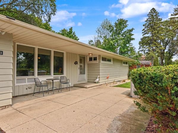 7820 W Barnard AVENUE, Greenfield, WI 53220