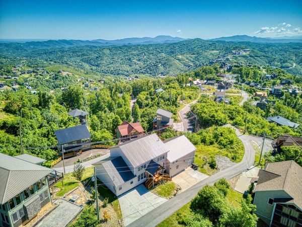 810 Oakley Way , Gatlinburg, TN 37738