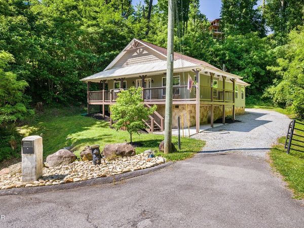 805 N Woodland Drive , Gatlinburg, TN 37738