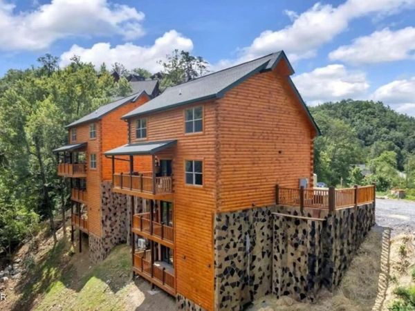 1802 Stone Wood Way , Pigeon Forge, TN 37862