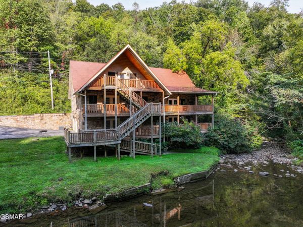 4273 Pittman Center Road , Sevierville, TN 37876