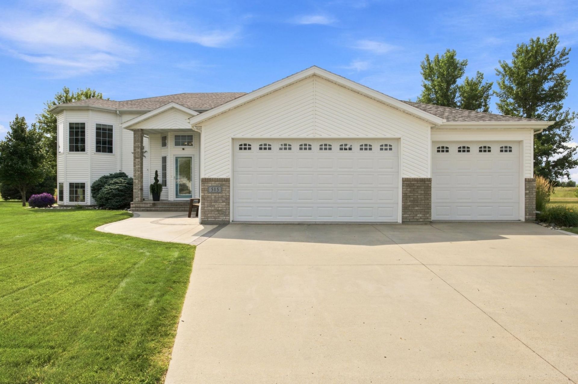 515 Cottonwood Drive, Casselton, ND 58012 Main Photo