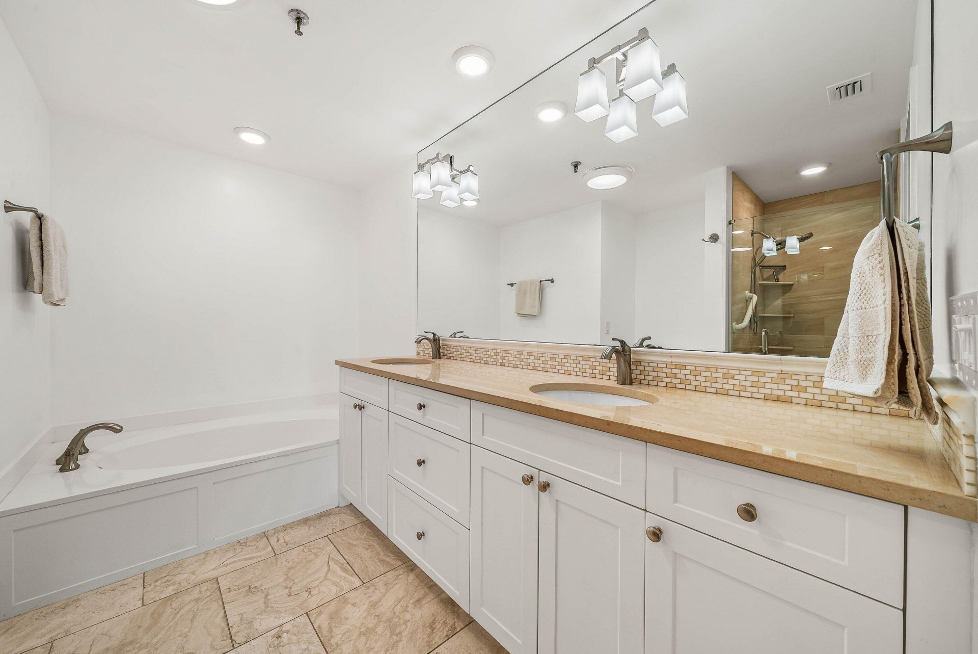 11370 Twelve Oaks Way, Unit 418, North Palm Beach, FL 33408 Photo