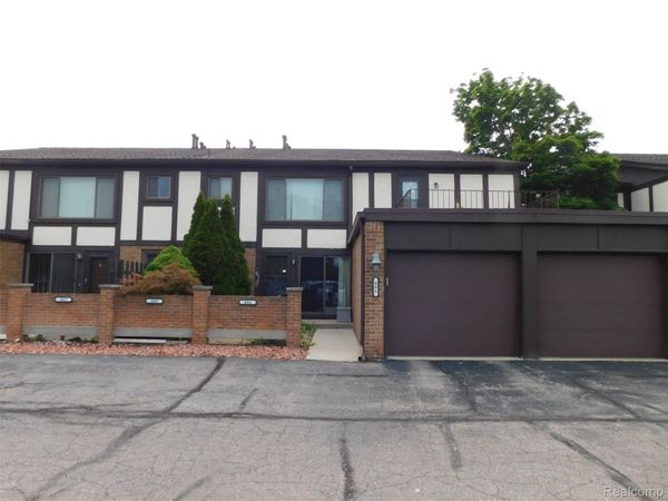 406 Country Club Drive, Unit 66, St Clair Shores, Mi 48082