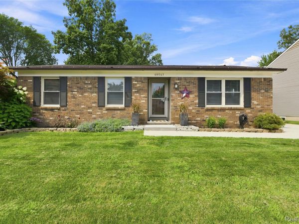 48547 Kelly Lea Lane Lane, Chesterfield Township, Mi 48051
