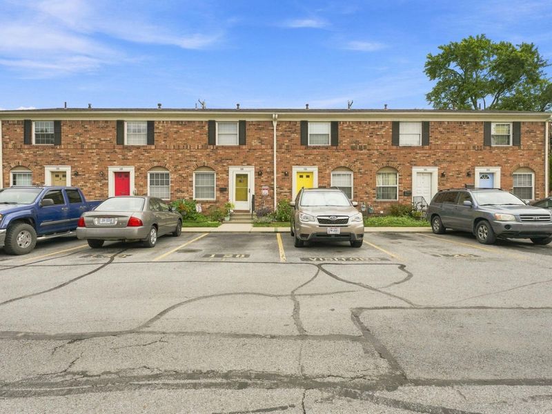 126 Tarryton Court E, Unit 4D, Columbus, OH 43228 Photo 2