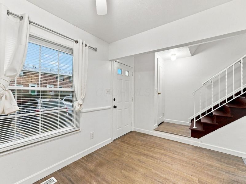 126 Tarryton Court E, Unit 4D, Columbus, OH 43228 Photo 9