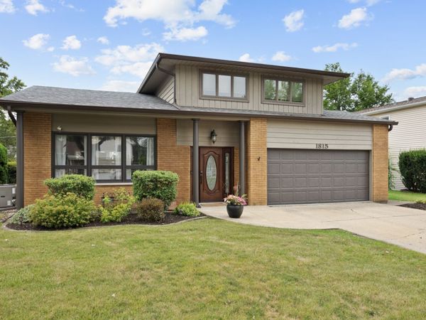 1815 Azalea Lane , Mount Prospect, IL 60056
