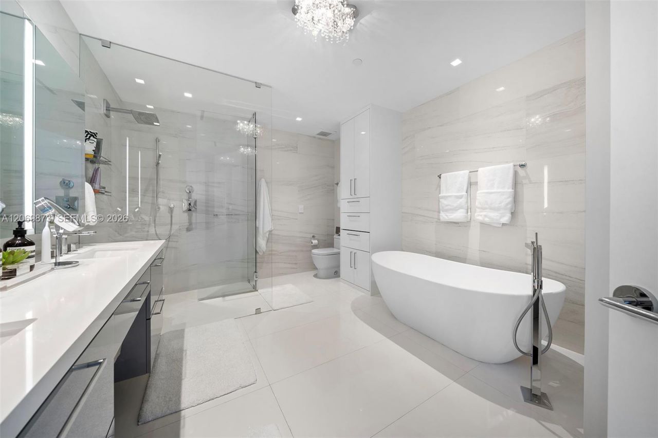 100 S Pointe Dr , Unit 1409, Miami Beach, FL 33139 Photo