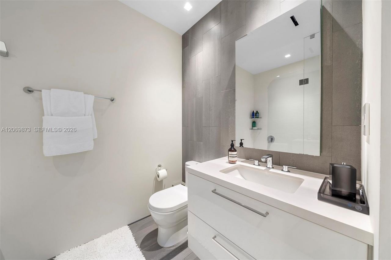 100 S Pointe Dr , Unit 1409, Miami Beach, FL 33139 Photo