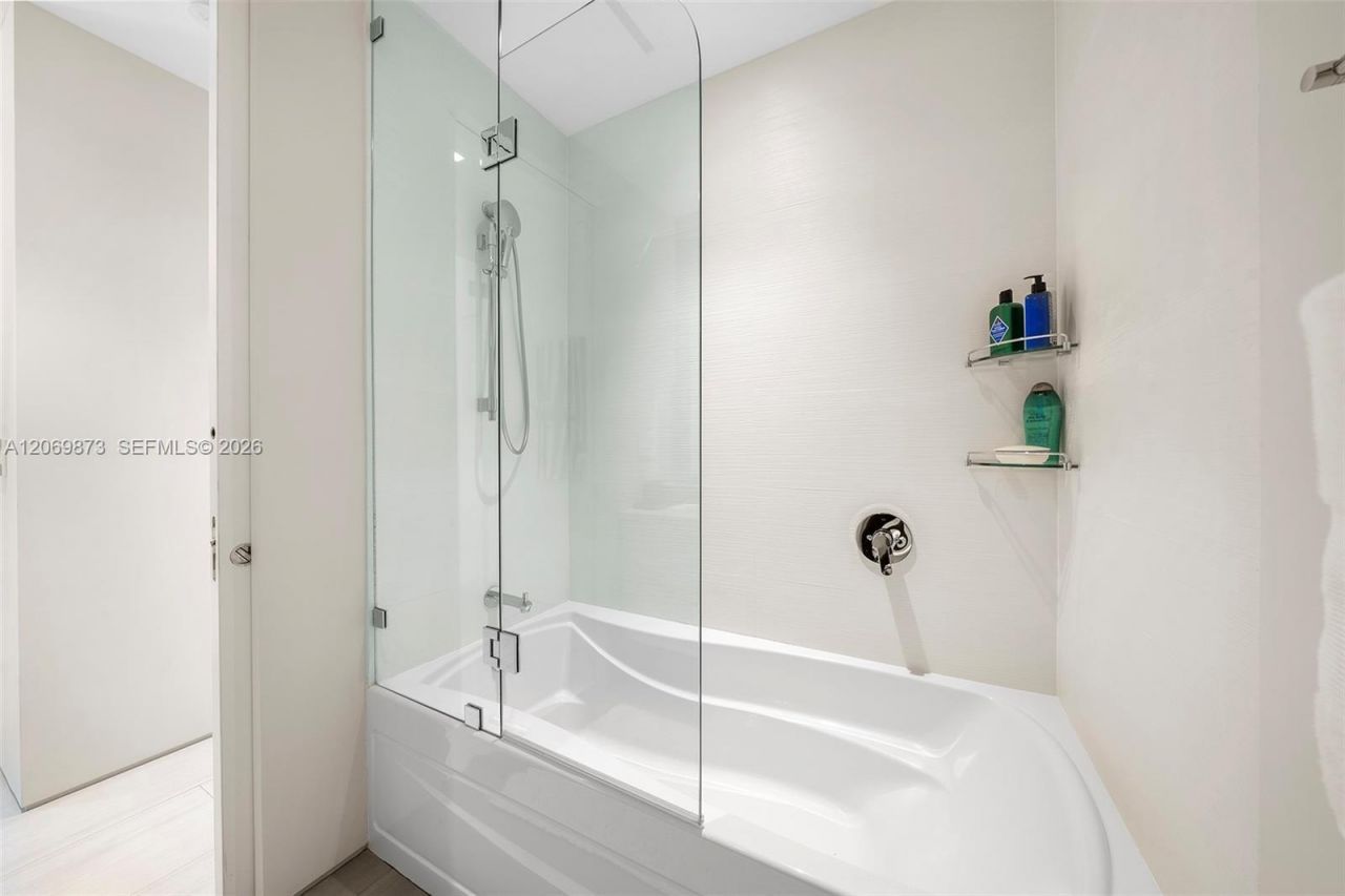 100 S Pointe Dr , Unit 1409, Miami Beach, FL 33139 Photo