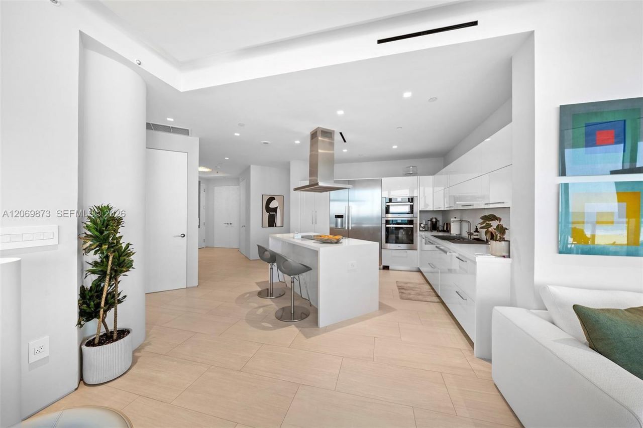100 S Pointe Dr , Unit 1409, Miami Beach, FL 33139 Photo