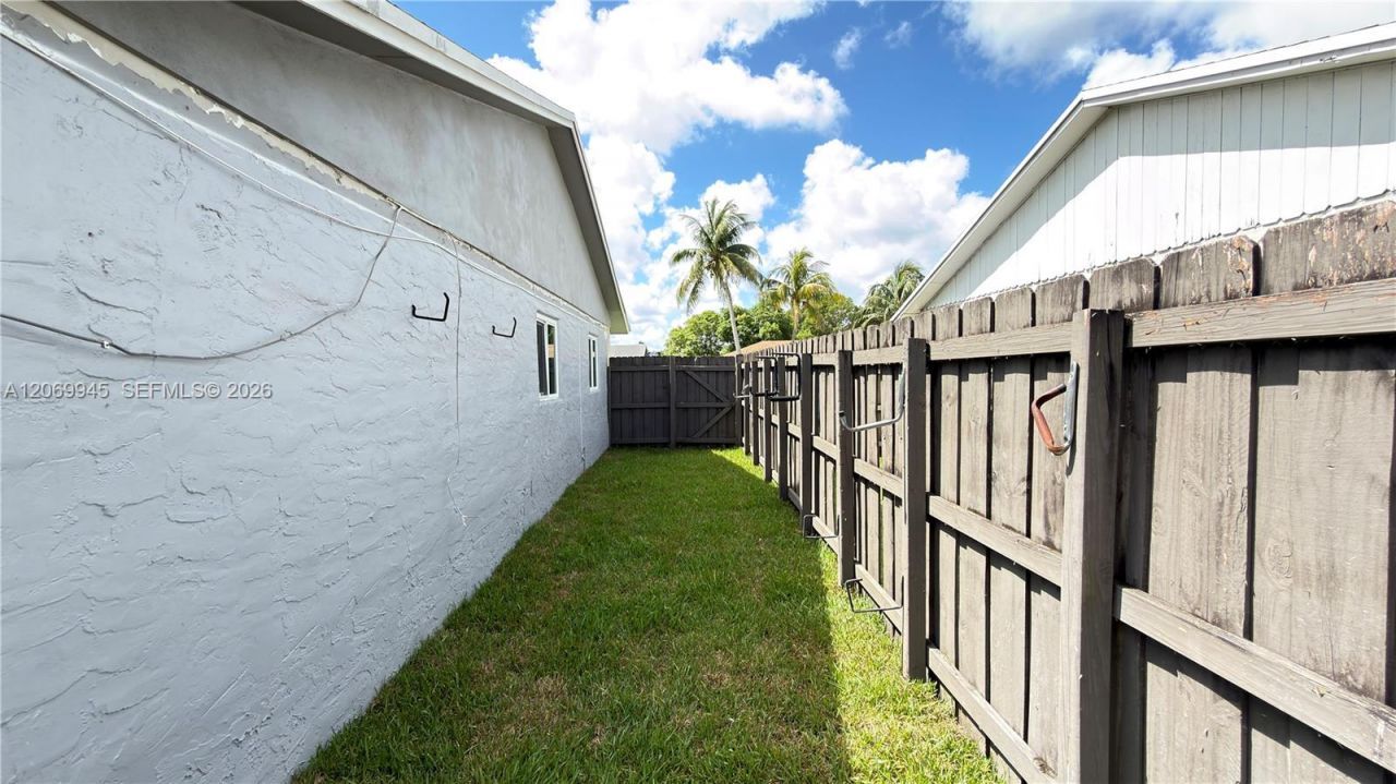 8151 SW 7th St, North Lauderdale, FL 33068 Photo