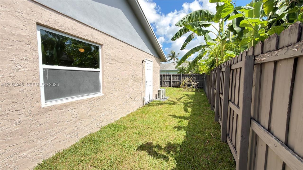 8151 SW 7th St, North Lauderdale, FL 33068 Photo