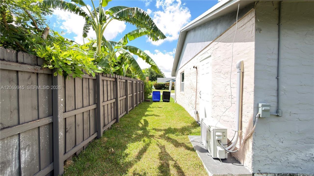 8151 SW 7th St, North Lauderdale, FL 33068 Photo
