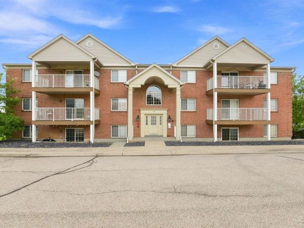 3383 Emerald Lakes Drive, Unit 2D, Green Twp, OH 45211