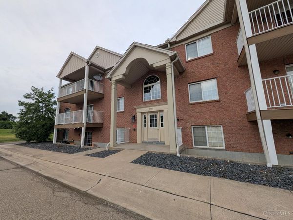 3383 Emerald Lakes Drive, Unit 2D, Green Twp, OH 45211
