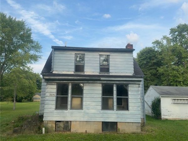 3573 Pershing Avenue , Hubbard, OH 44425