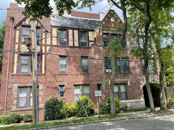 1 Hillside Avenue , Unit 3B, Great Neck, NY 11021