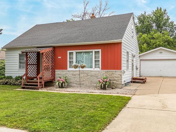 1303 FAUST AVENUE, Oshkosh, WI 54902