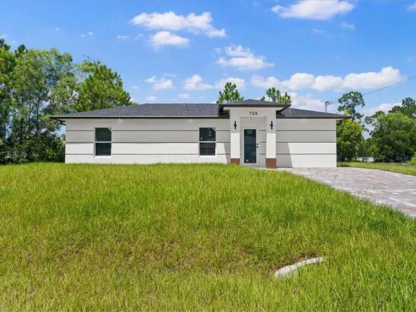 724 Anaconda AVE S, LEHIGH ACRES, FL 33974