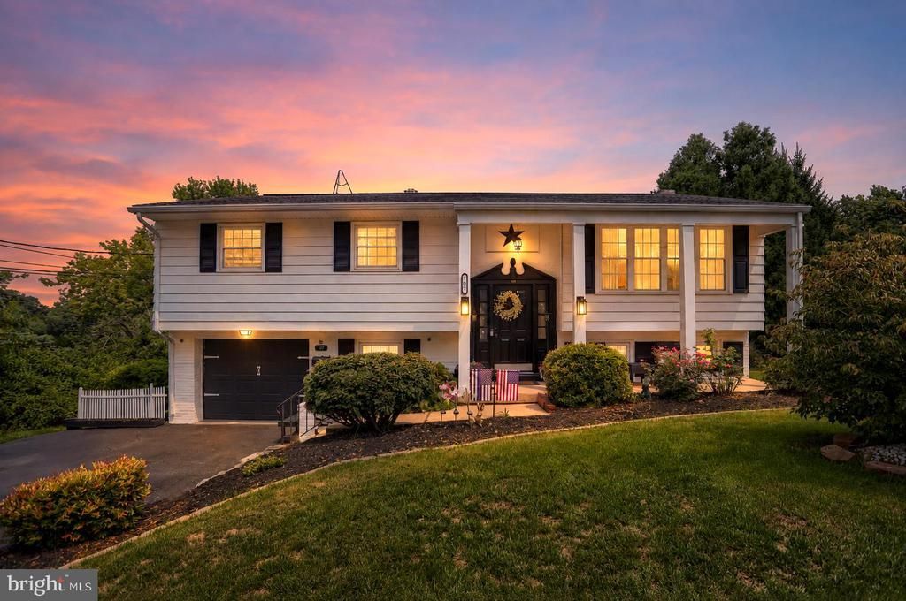 101 OAK DRIVE, CAMP HILL, PA 17011