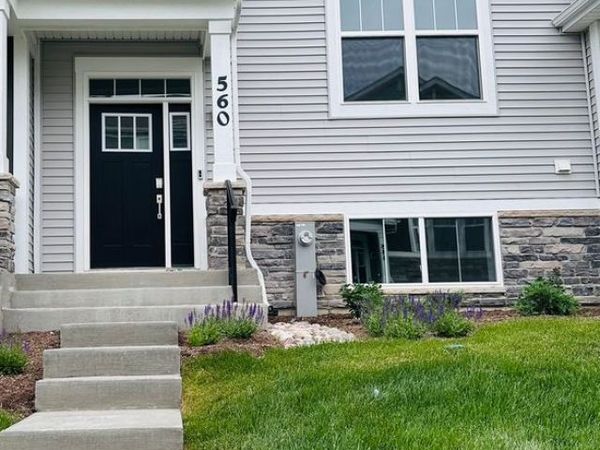 560 Wolverine Drive , Aurora, IL 60502