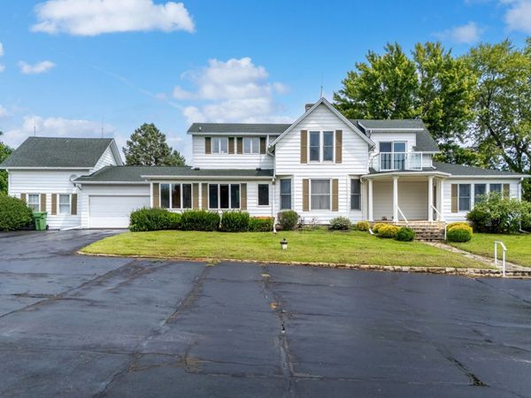 23580 Great River Road , Le Claire, IA 52753