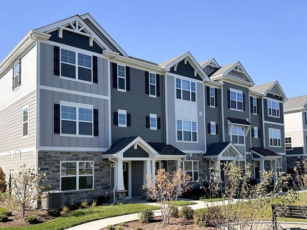 411 Lakeshore Court , St. Charles, IL 60174