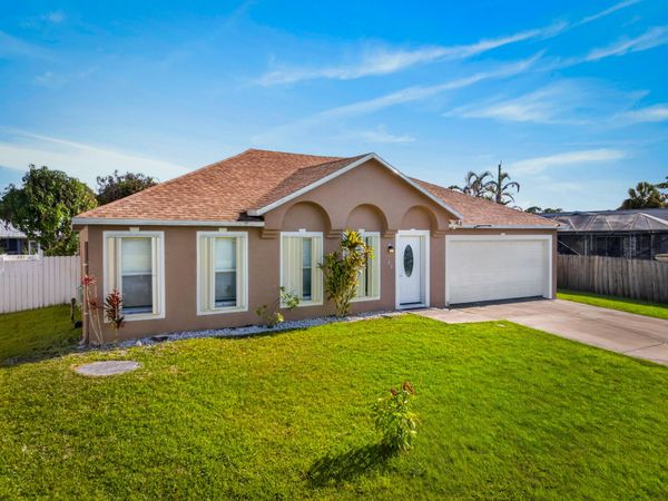 708 SE LANSDOWNE Avenue, Port St. Lucie, FL 34983
