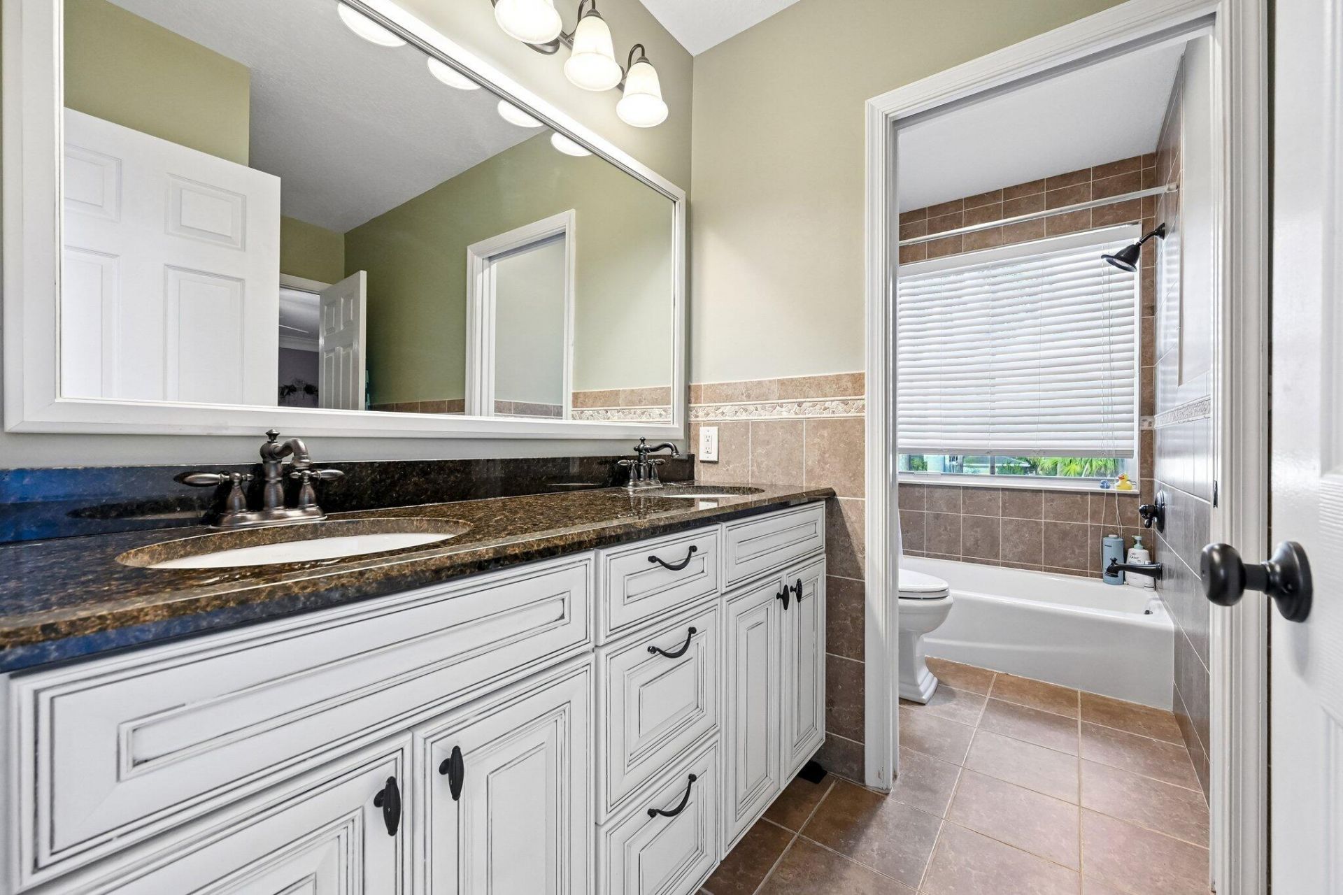 1664 Victoria Pointe Lane, Weston, FL 33327 Photo
