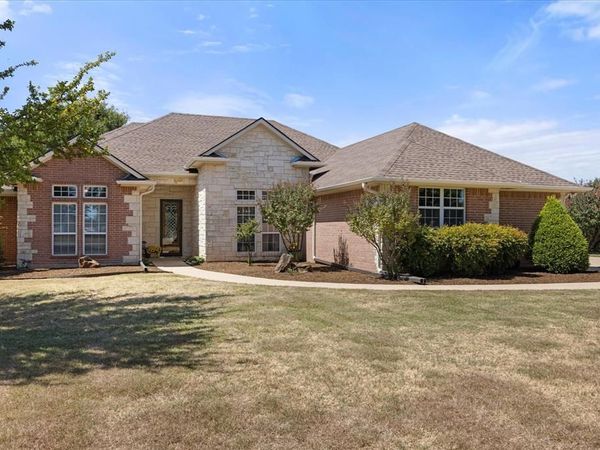 2101 W Emerald Bend Court, Granbury, TX 76049