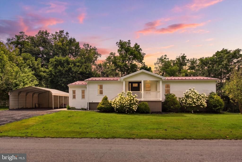 883 FIVE POINTS ROAD, NEW OXFORD, PA 17350