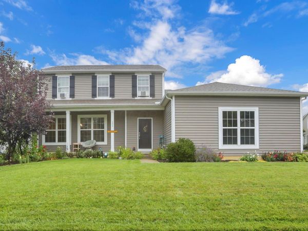 393 Shawnee Loop S, Pataskala, OH 43062