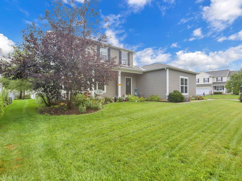 393 Shawnee Loop S, Pataskala, OH 43062 Photo 2