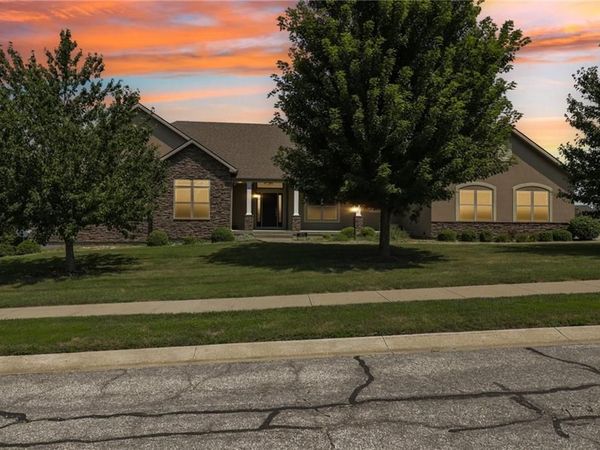 4215 Greystone Drive, St Joseph, MO 64505