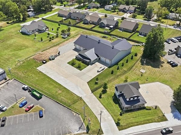 15803 E US Highway 24 Highway, Independence, MO 64050