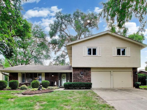 252 Millford Lane , Bloomingdale, IL 60108
