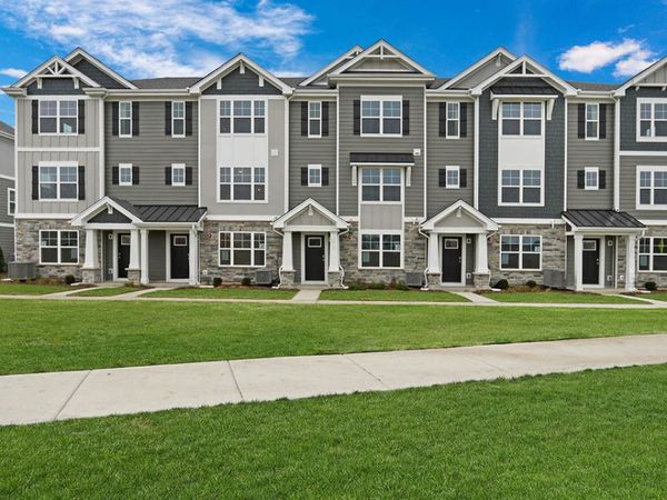 403 Lakeshore Court , St. Charles, IL 60174